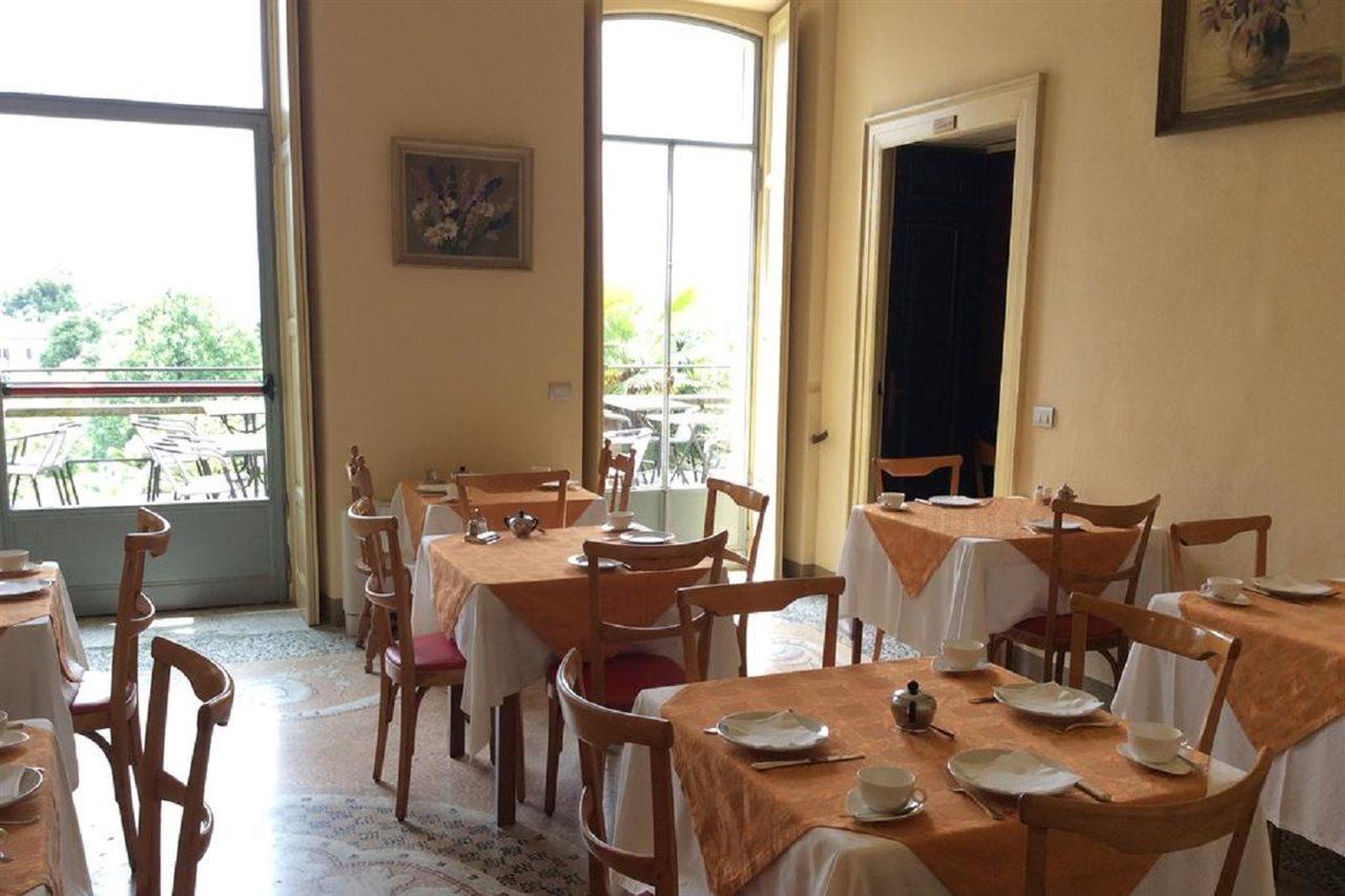 ורבאניה Hotel Villa Della Quercia מראה חיצוני תמונה